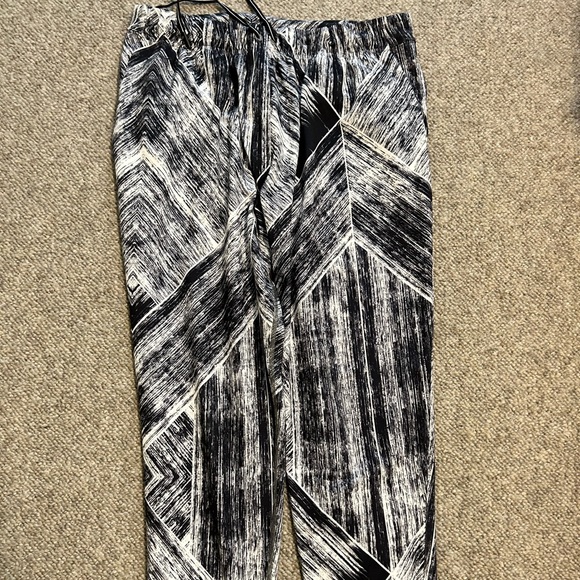Lululemon Jet Crop Full On Luon Heat Wave White & Black Print Jogger Run Yoga - Picture 1 of 3
